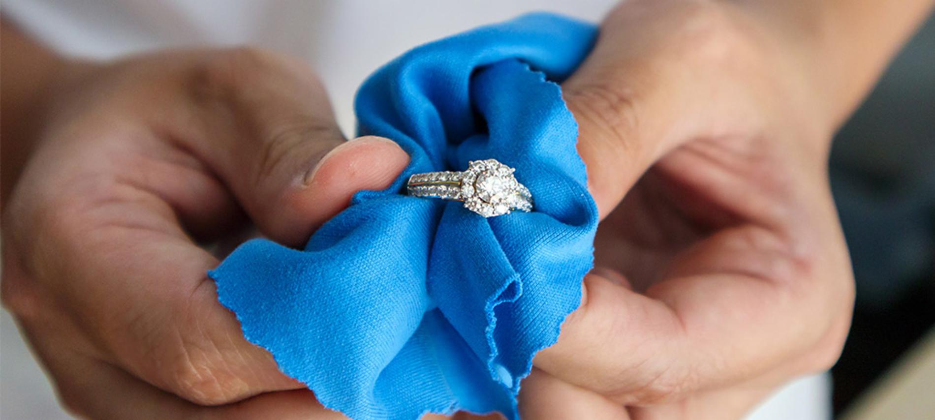 Comment nettoyer les bijoux en argent ?