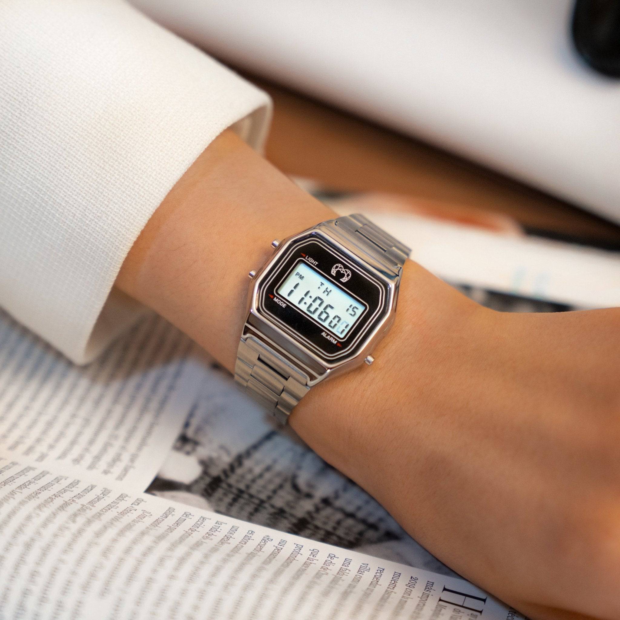 Montre Digitale Vintage ~ Argent - LaMaisonDesBijoux