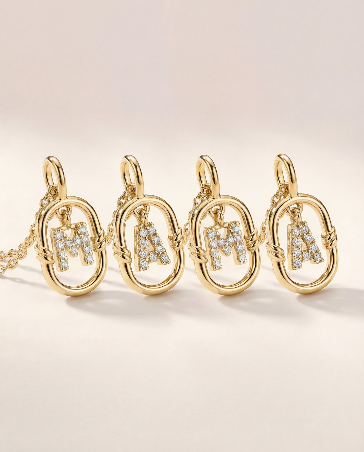 Halskette mit Initialen-Leuchtkraft