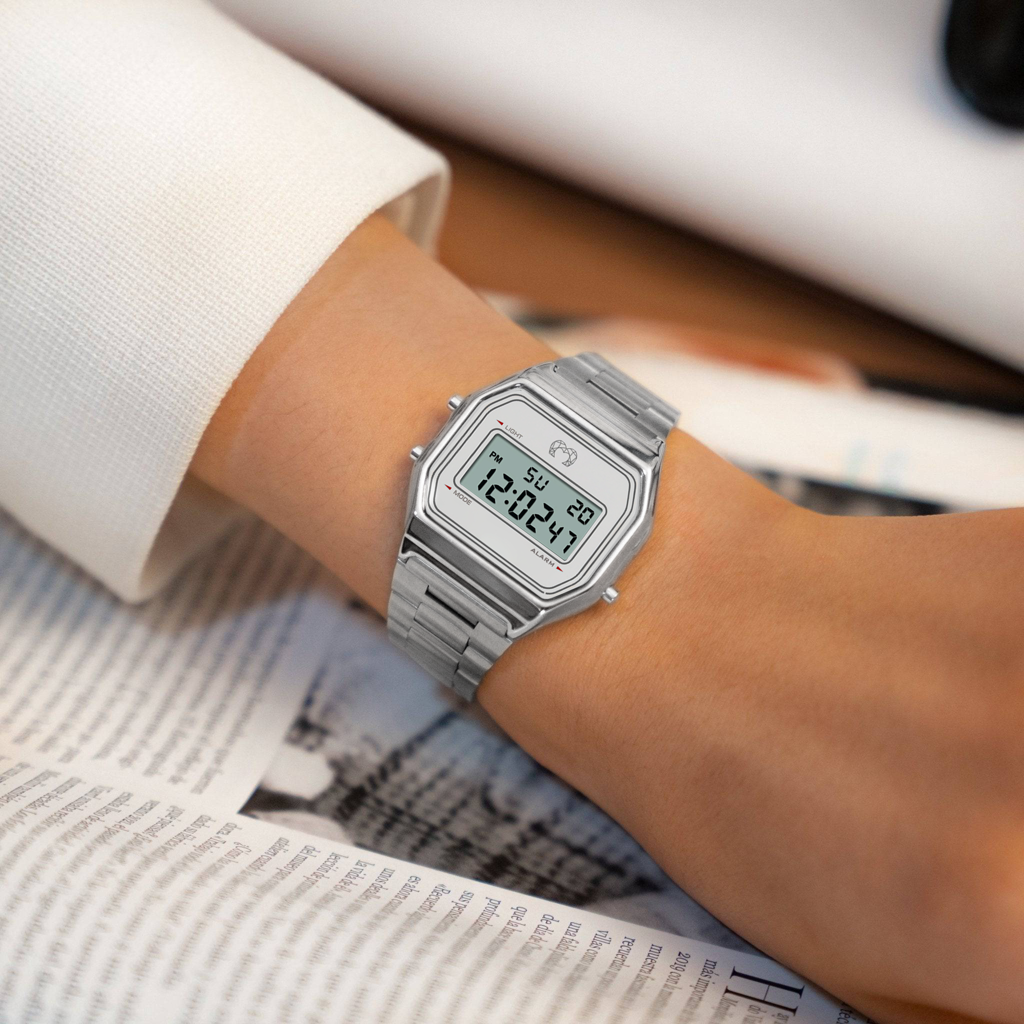 Montre Digitale Rétro ~ Argent - LaMaisonDesBijoux